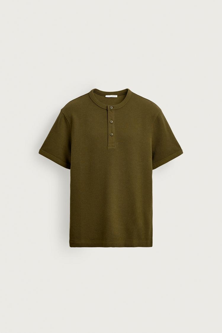 TEXTURED HENLEY COLLAR T-SHIRT