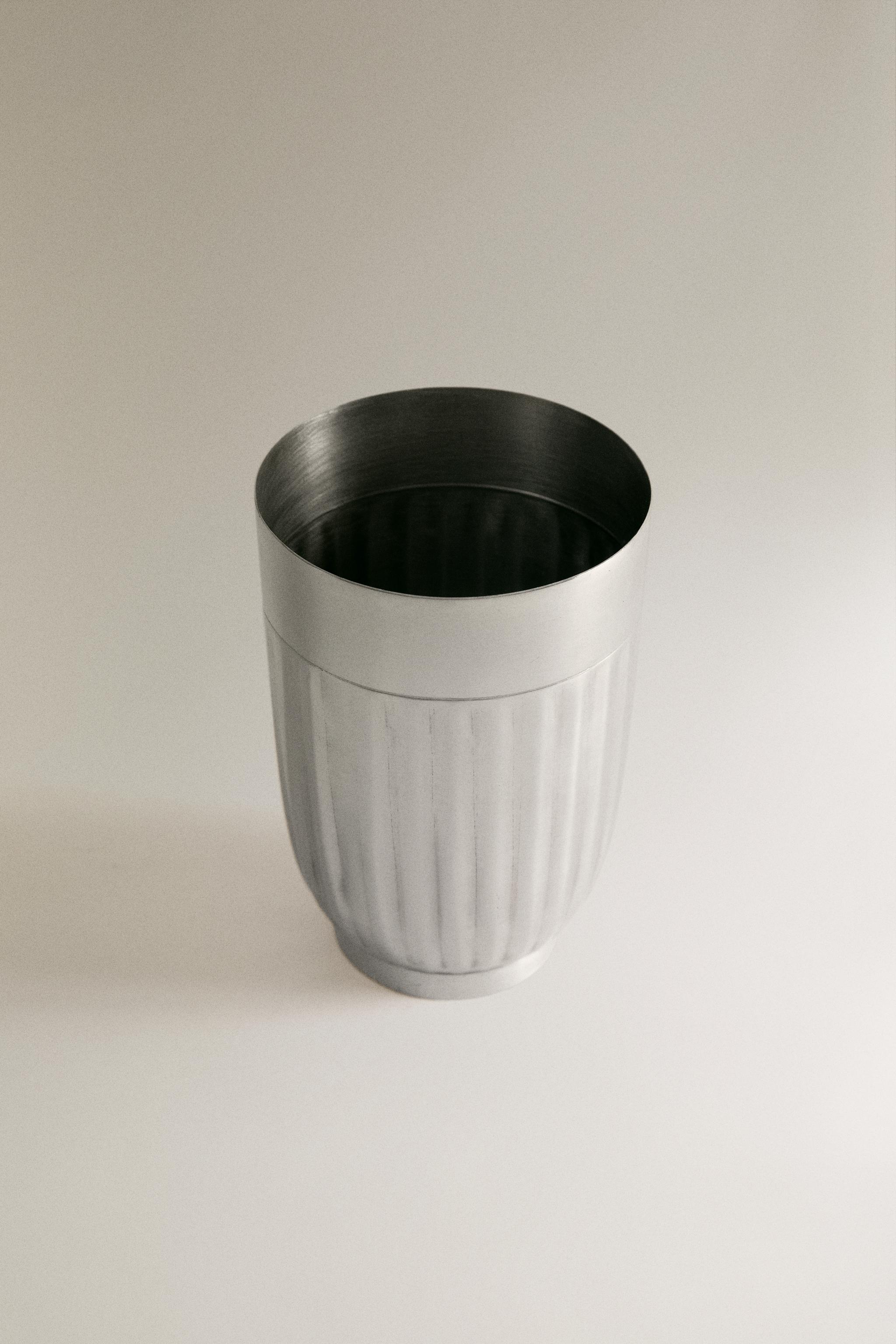 WAVY METAL TOOTHBRUSH TUMBLER