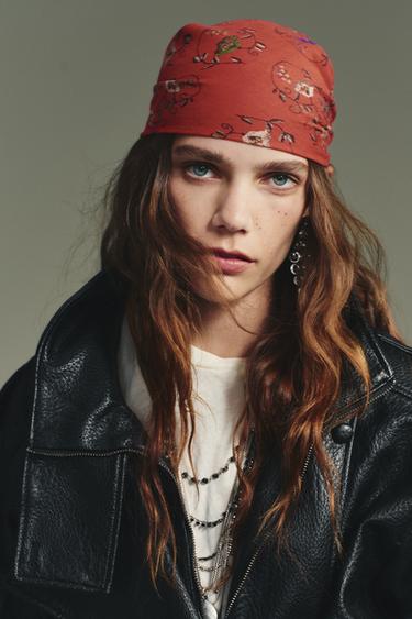 PAÑUELO ESTAMPADO BORDADOS - Rojo de Zara