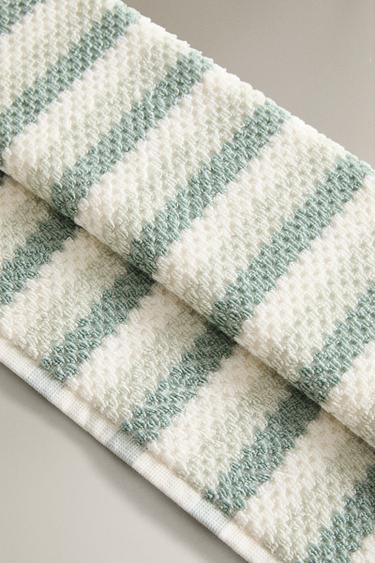 GEOMETRIC JACQUARD BATH TOWEL - Blue / Green by Zara - Image 3
