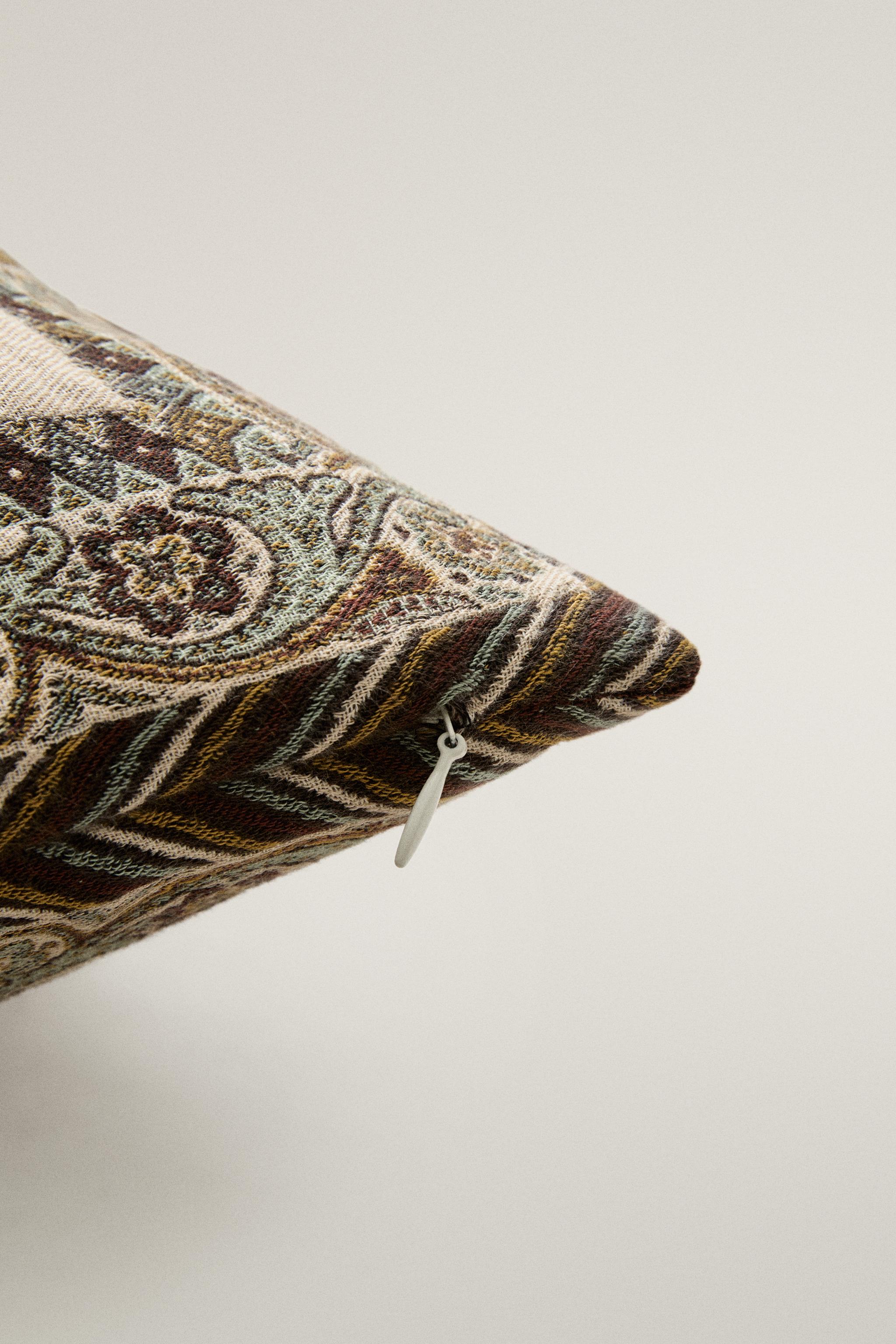JACQUARD THROW PILLOW COVER