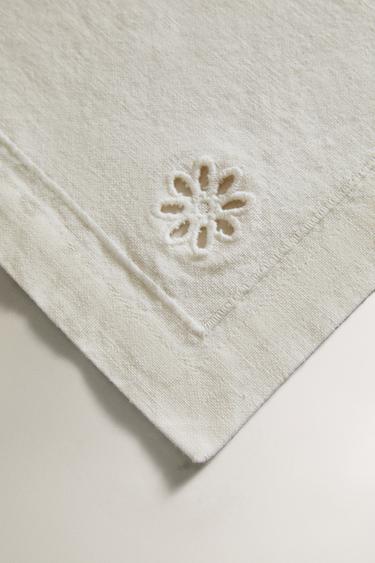 PACK OF NAPKINS WITH CUTWORK EMBROIDERY (PACK OF 2) - White by Zara - Image 2