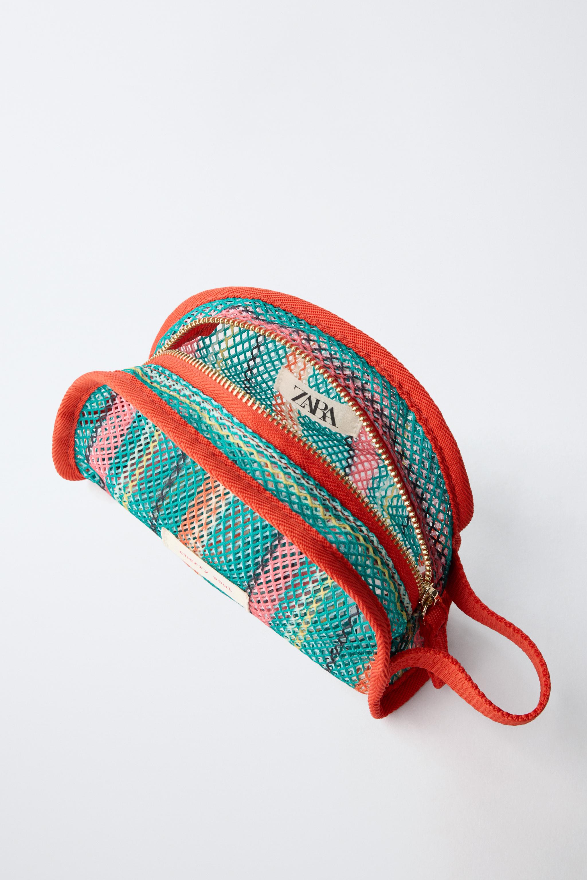 MESH TOILETRY BAG