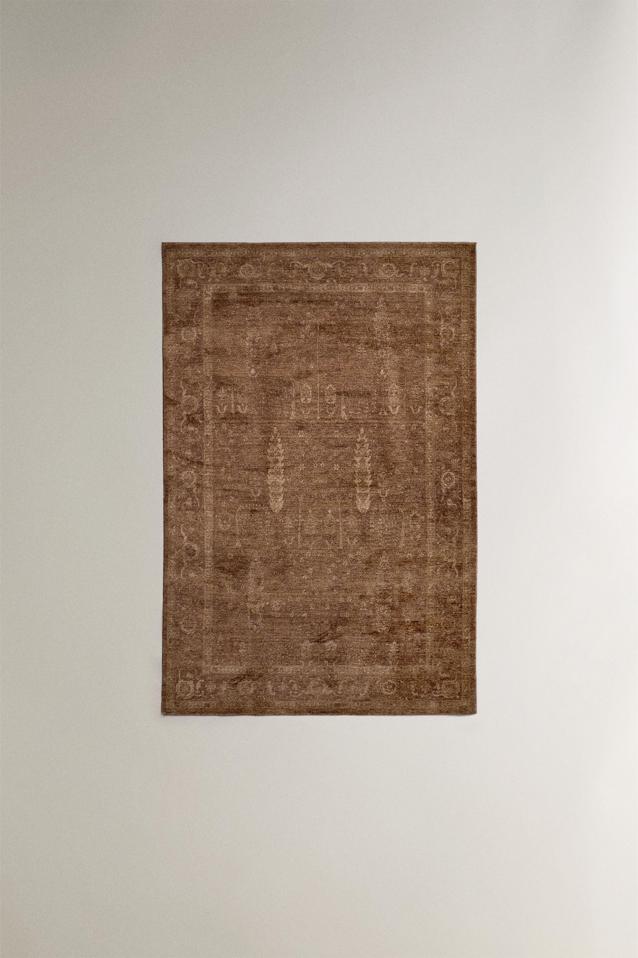 VINTAGE-EFFECT AREA RUG