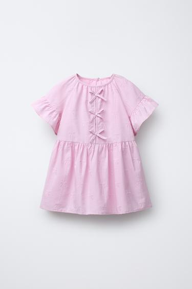 فستان بوبلين بربطات وتطريزات - وردي/ ليلكي الخاص بـ Zara