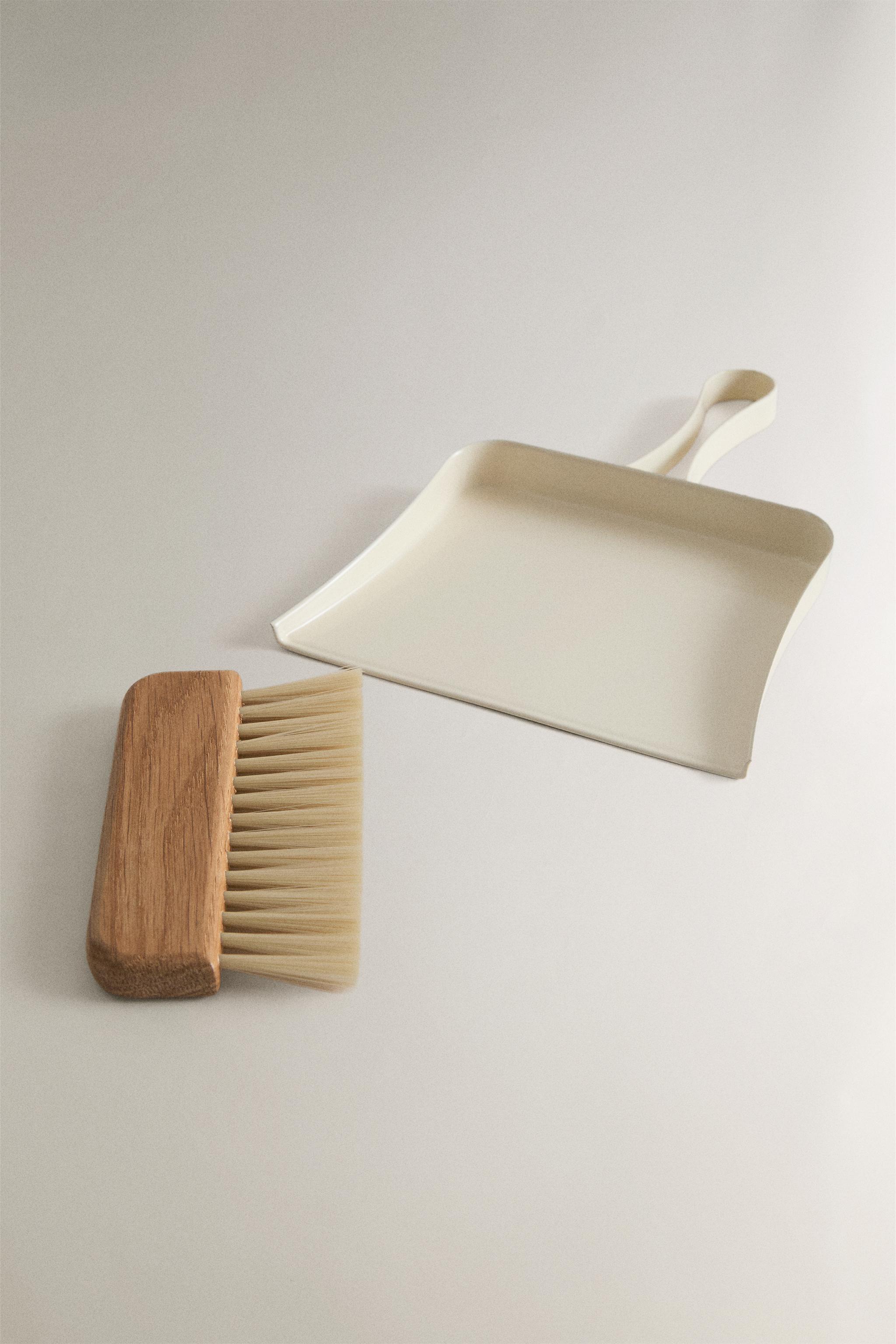 BRUSH AND DUSTPAN SET — Cream