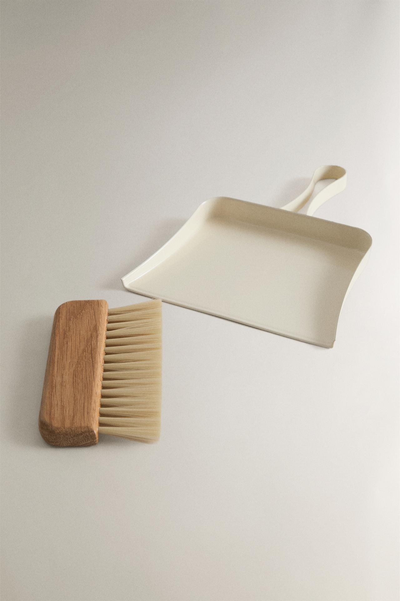 BRUSH AND DUSTPAN SET — Cream
