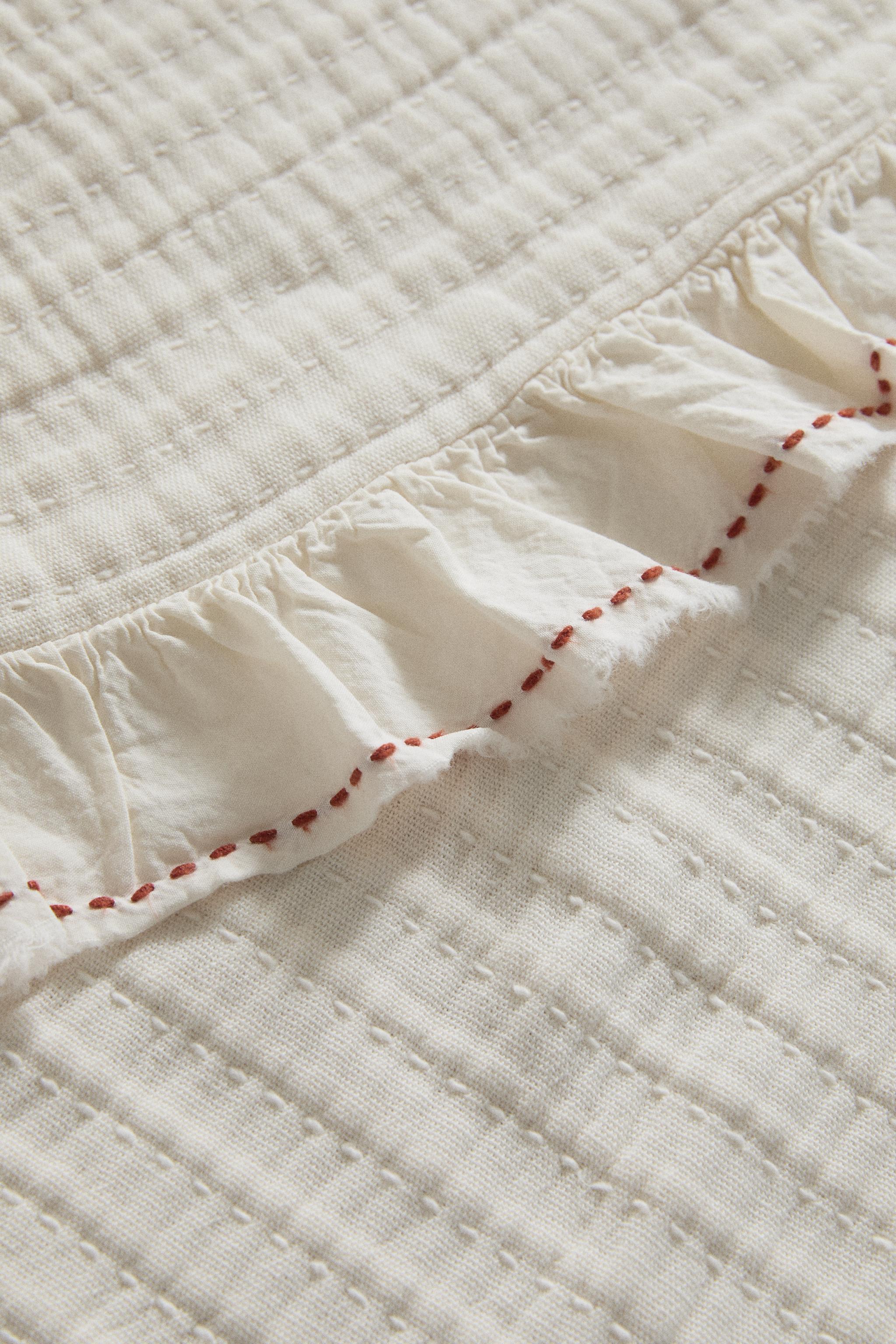 KIDS' TEXTURED RUFFLE BEDSPREAD