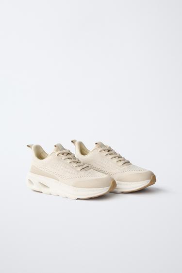 BASKET DE SPORT AVEC DÉTAIL SEMELLE - Blanc écru de Zara - Image 1