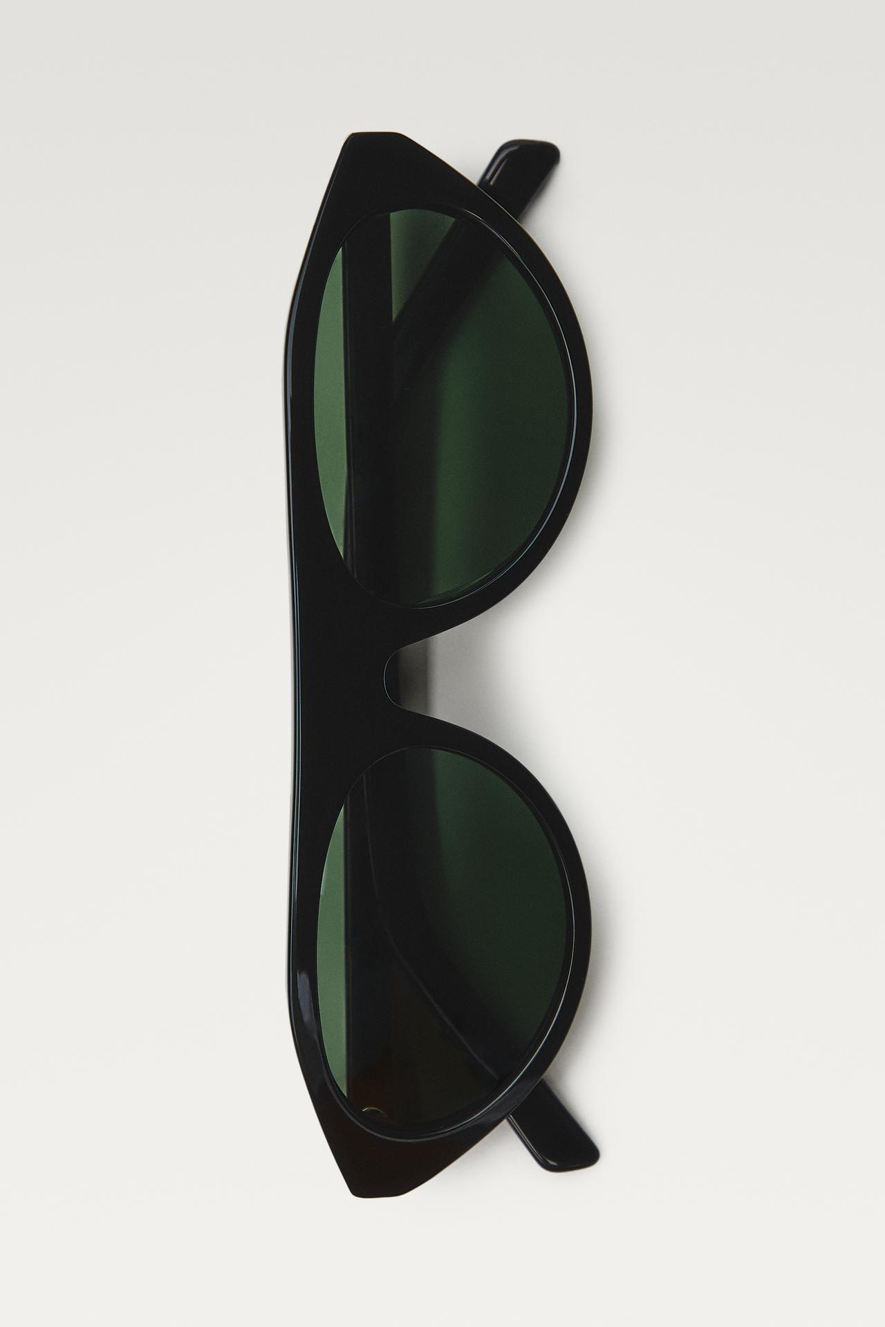 Oval sunglasses — Black