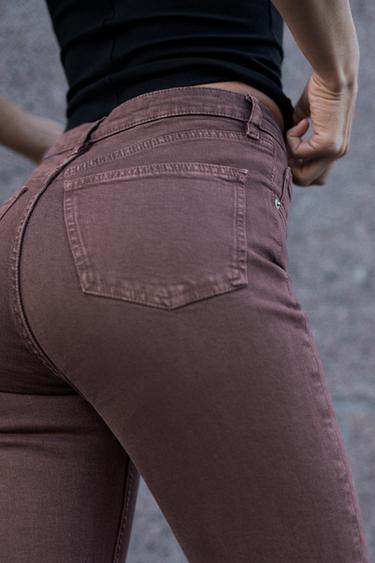 JEANS TRF CROPPED FLARE بسرج عالٍ - عنابي الخاص بـ Zara