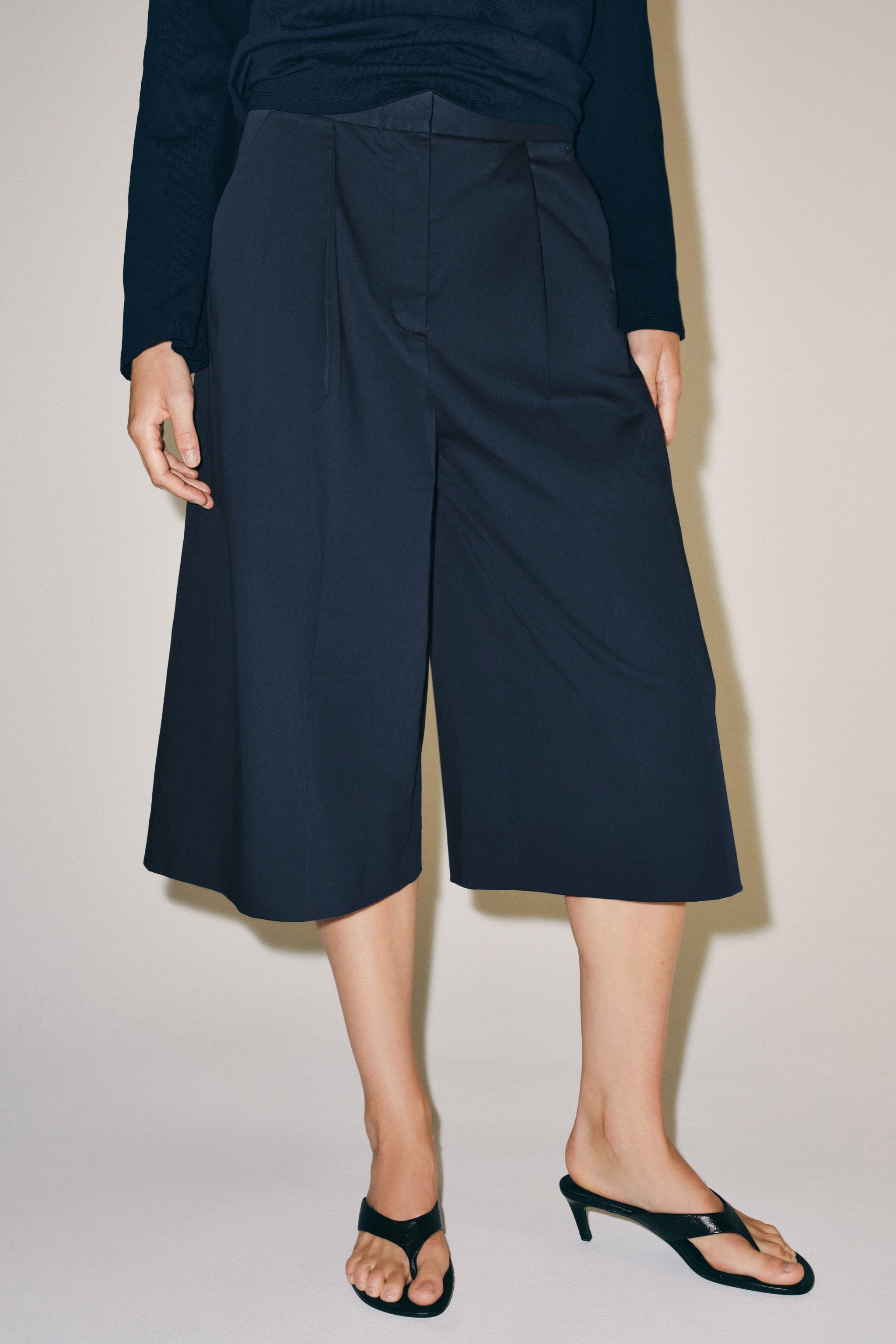 ZW COLLECTION PLEATED BERMUDA SHORTS