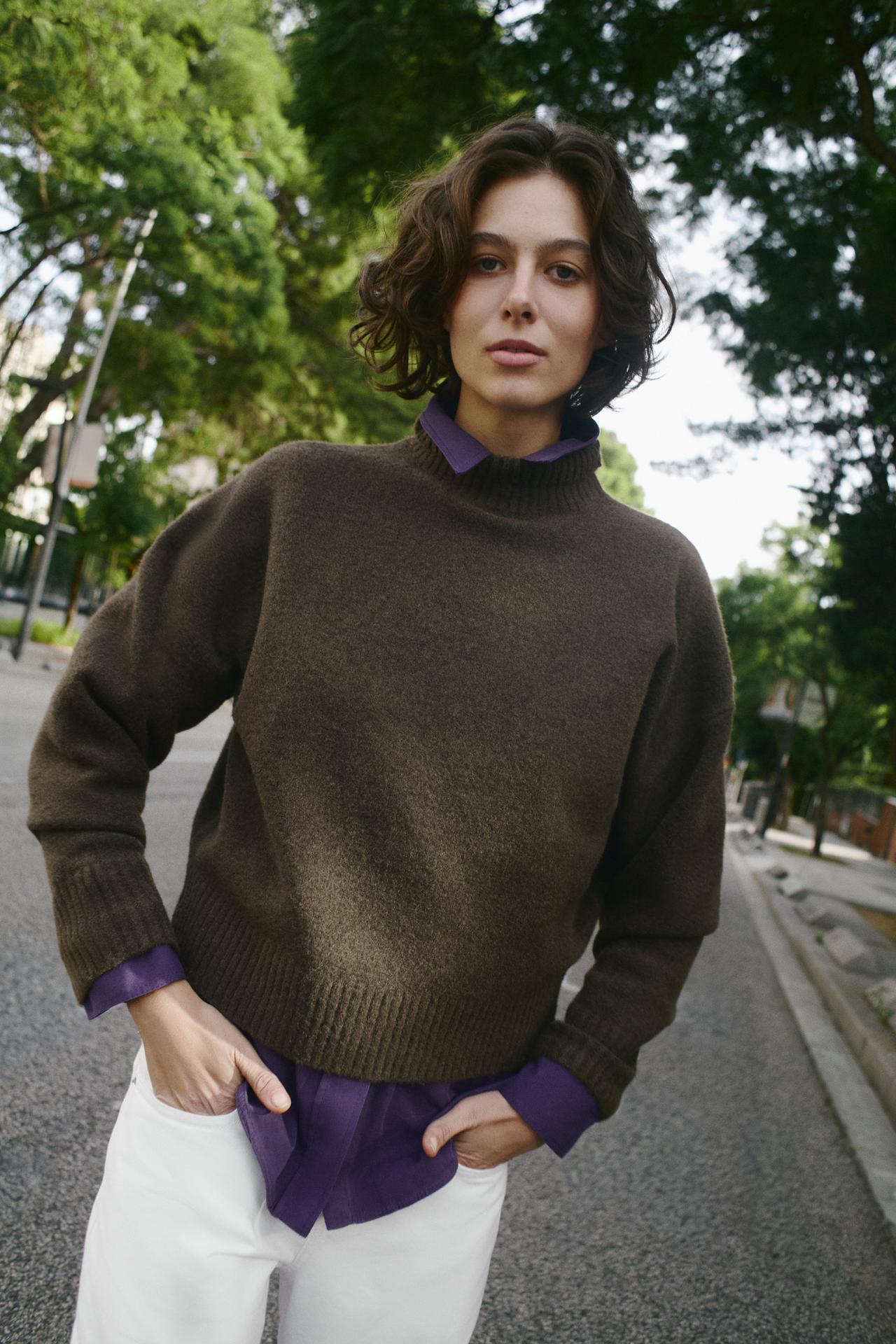 SOFT KNIT SWEATER — Chocolate