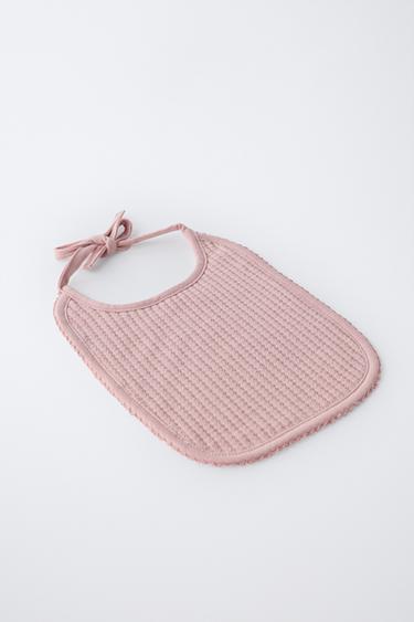 TEXTURED BONNET AND BIB SET - Chalk pink by Zara - Image 2