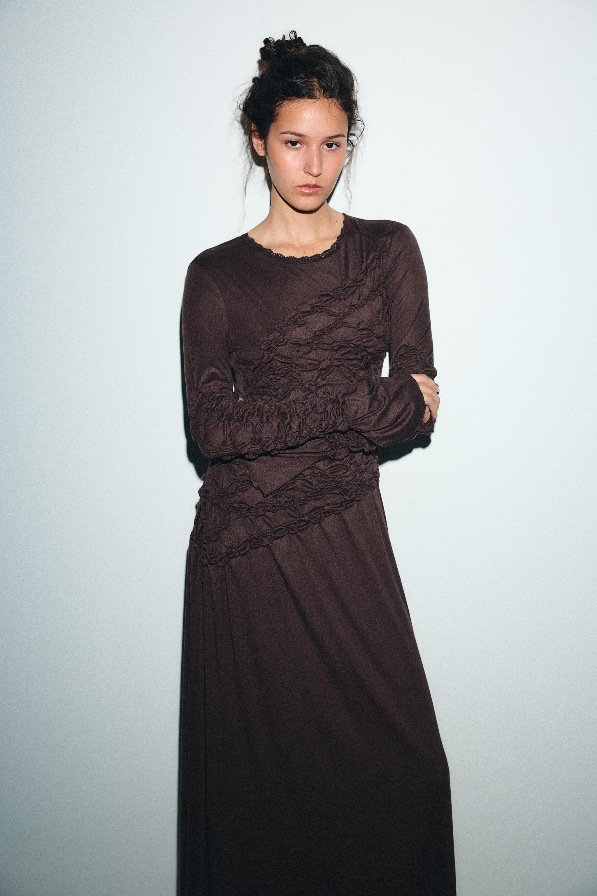 ROBE MI-LONGUE À PLIS