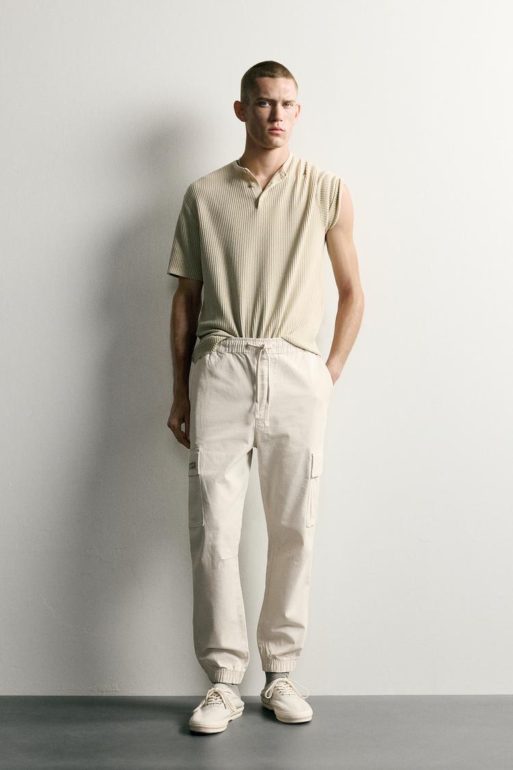 Pantalón cargo de corte ajustado