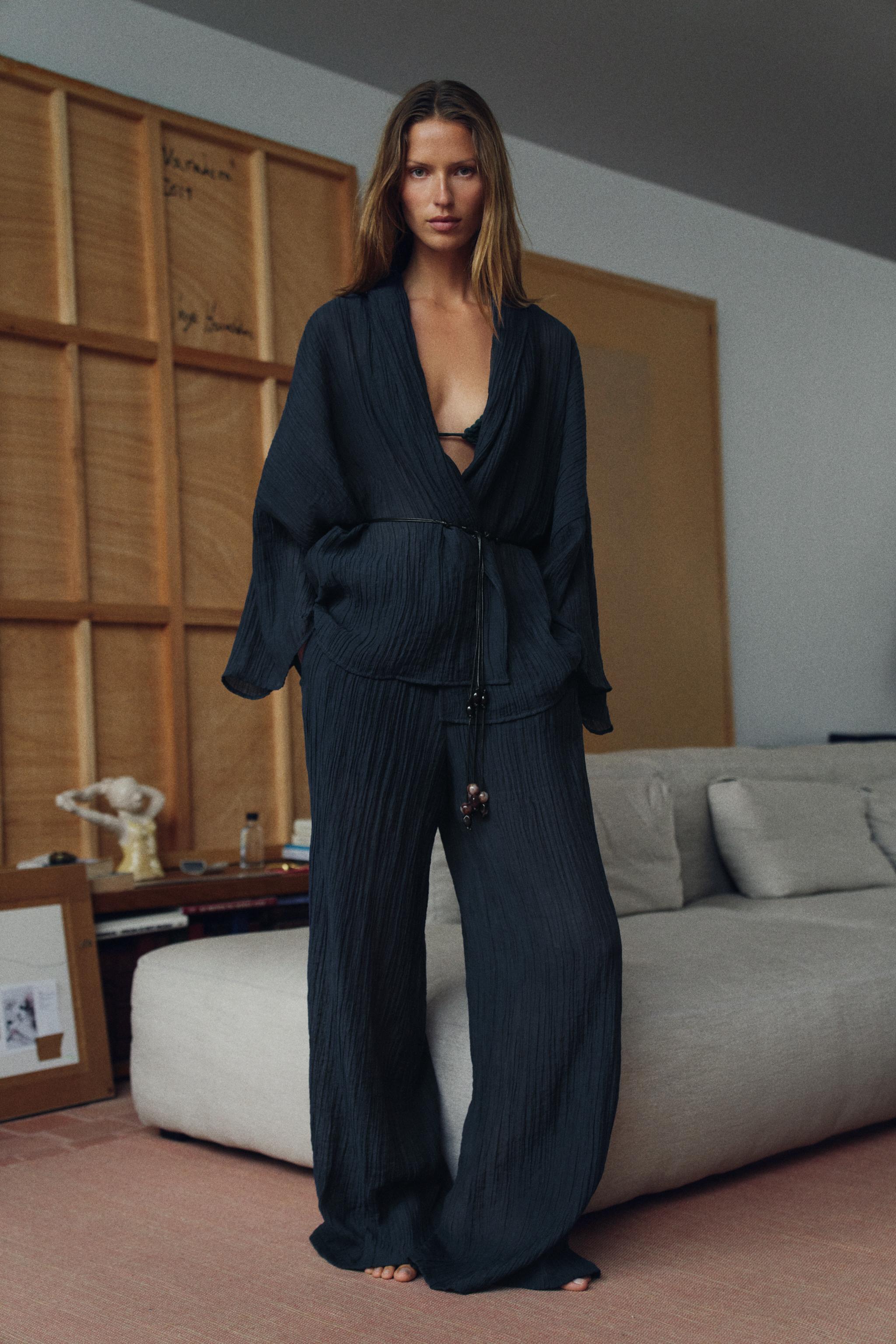 Женские брюки Zara SEMI-SHEER WRINKLE LOOK PANTS