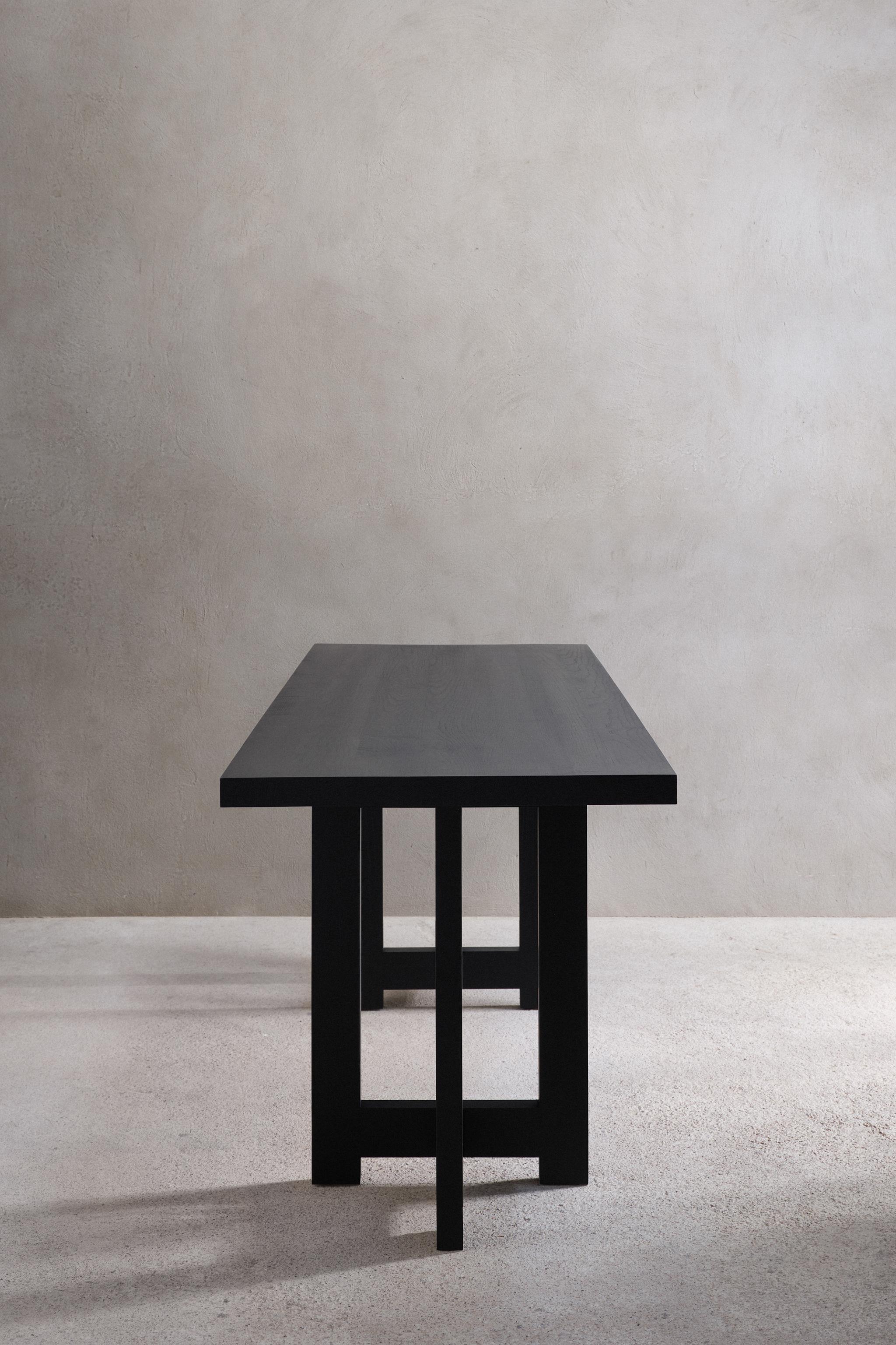 DESK 01 — Black
