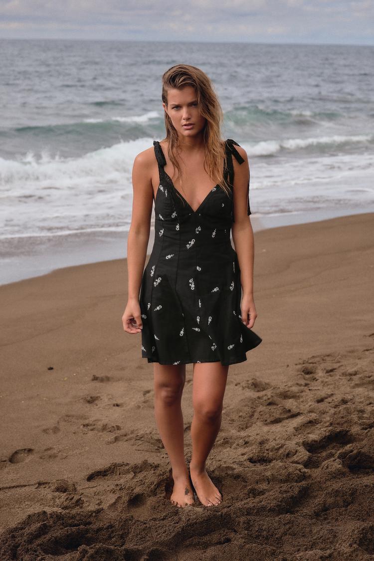 ROBE COURTE FLEURS BRODÉES Noir Blanc ZARA Belgique Belgium