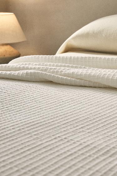 MUSLIN TEXTURED BEDSPREAD - White by Zara