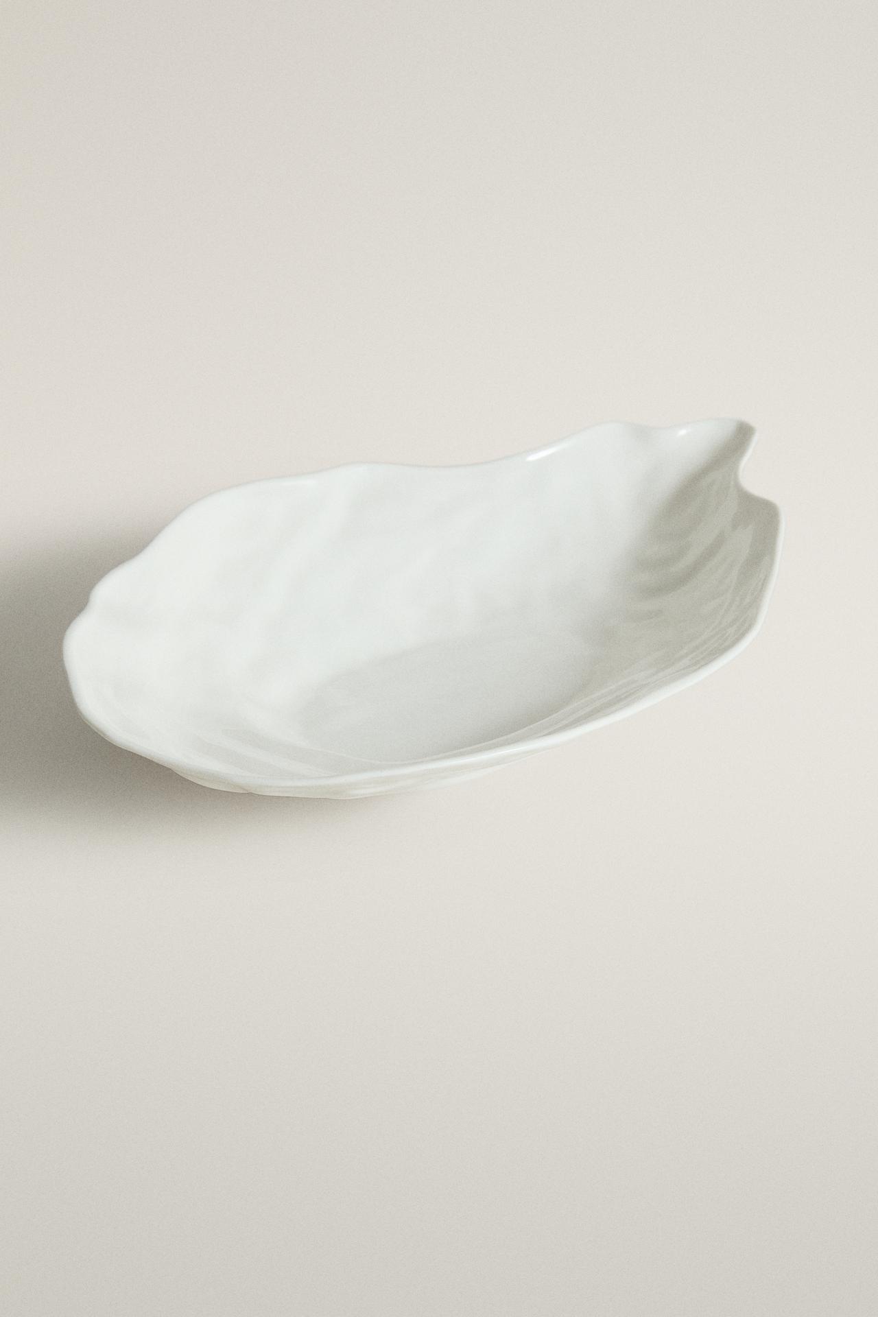 LARGE PORCELAIN SHELL SERVING DISH — White