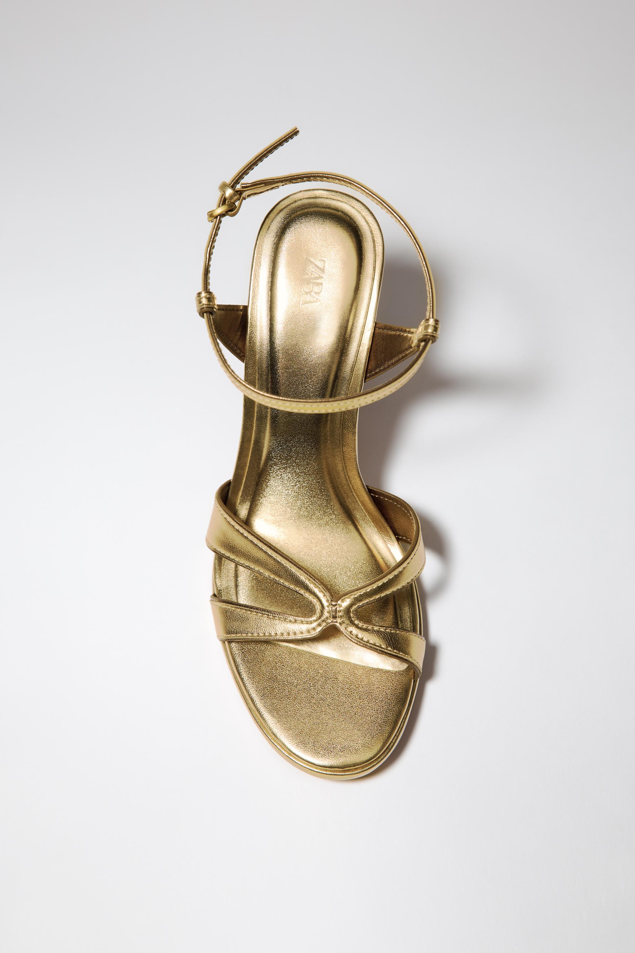 ☆ドイツ発*ZARA*新作*GOLDメタリッククロスオーバーサンダル☆ レディースゴールドサンダル | ZARA 日本