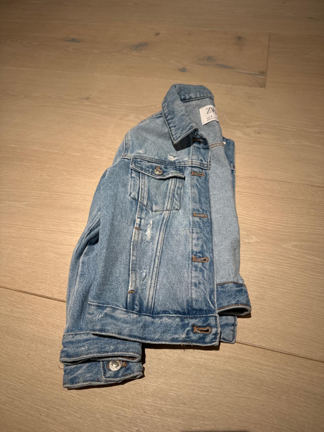 GIRLS JEANS JACKET SIZE 8 - Image 3