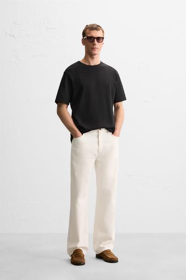 T-SHIRT I ENKELT DESIGN MED V-HALS - Sort fra Zara