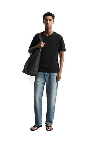 LIGHTWEIGHT T-SHIRT MED UREGELMÆSSIG FINISH - Sort fra Zara
