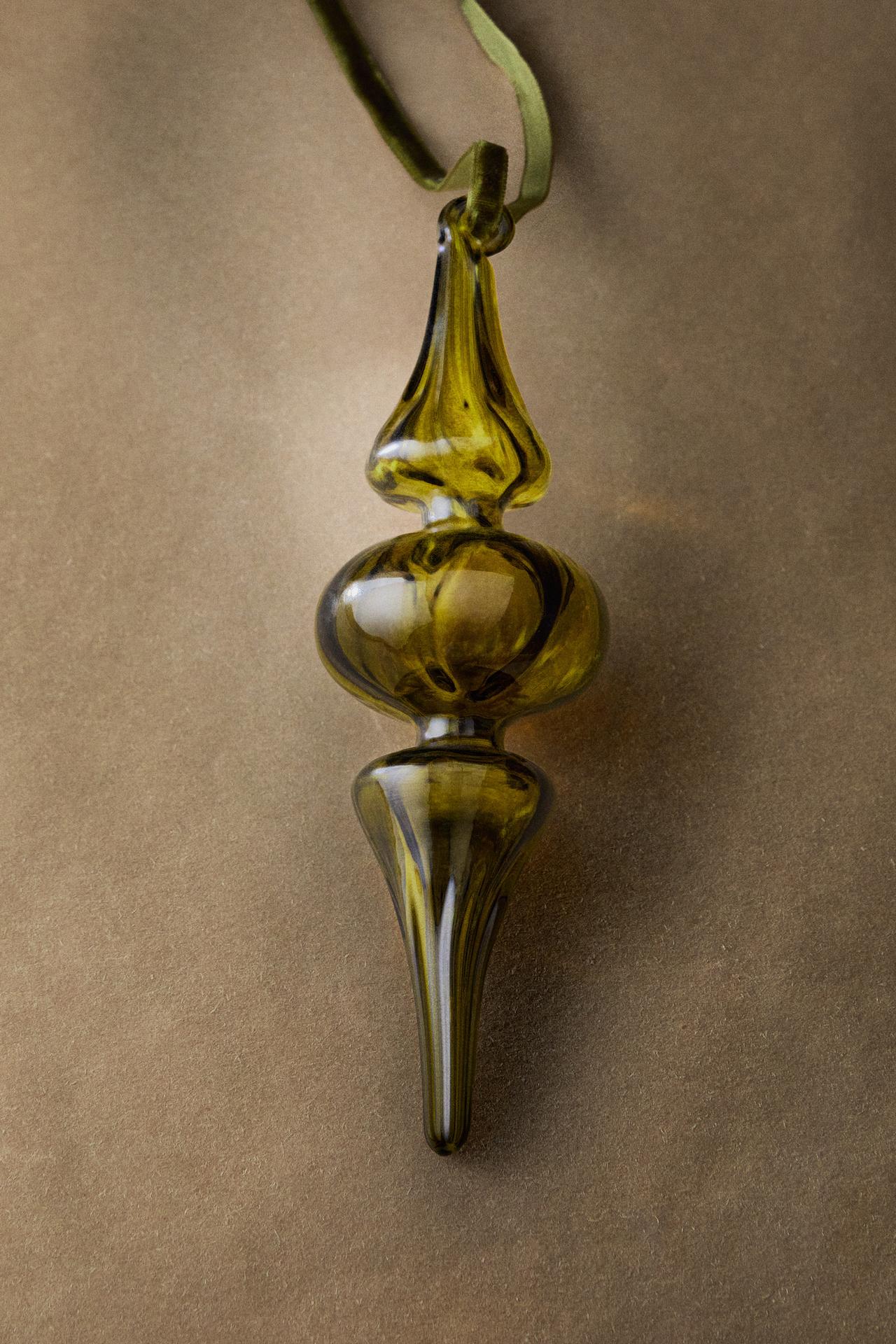 ELONGATED GLASS CHRISTMAS TREE ORNAMENT — Green