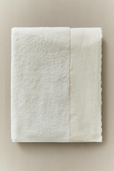 BATH TOWEL WITH LINEN BORDER - Ivory by Zara