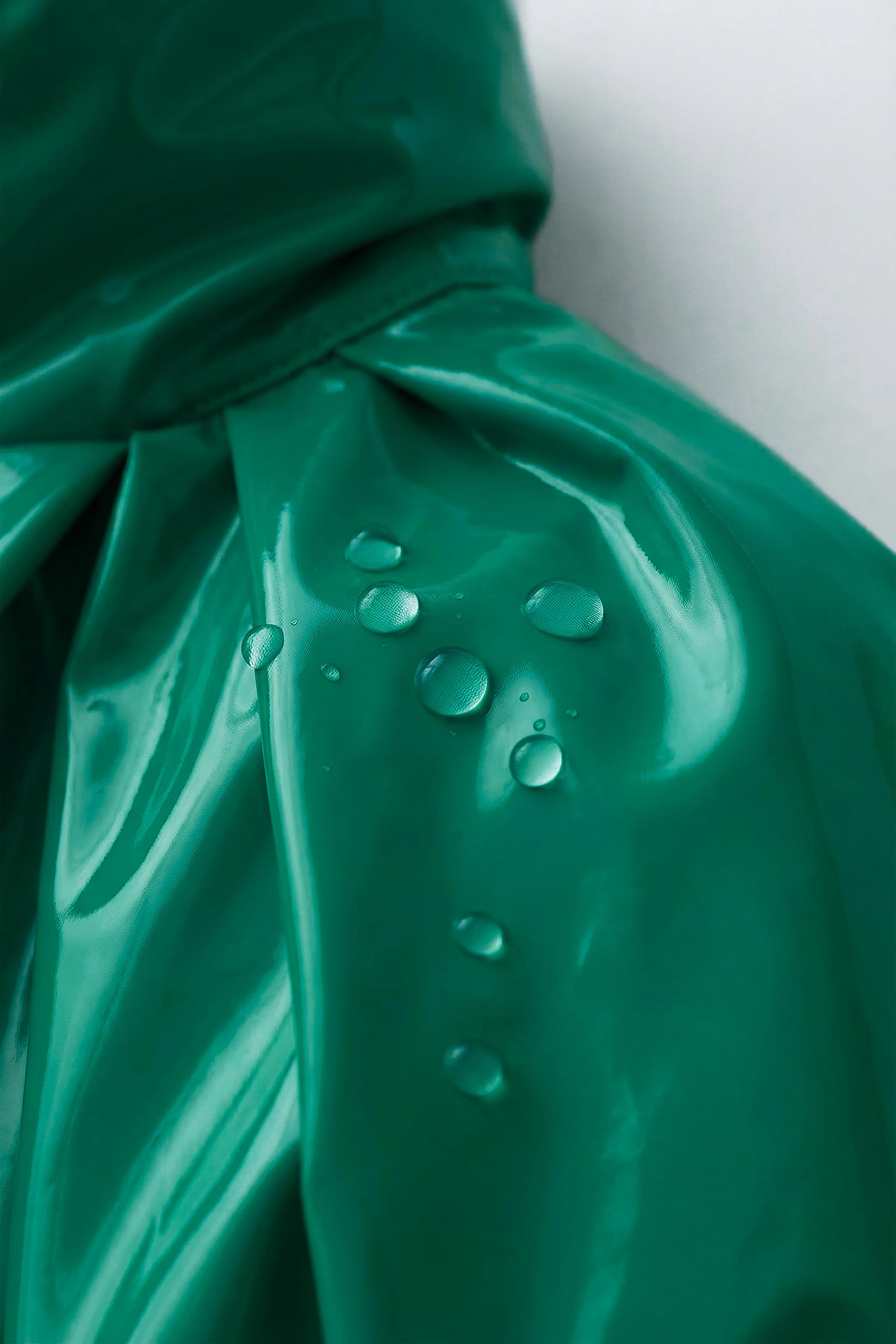 SHINY WATER-RESISTANT RAINCOAT