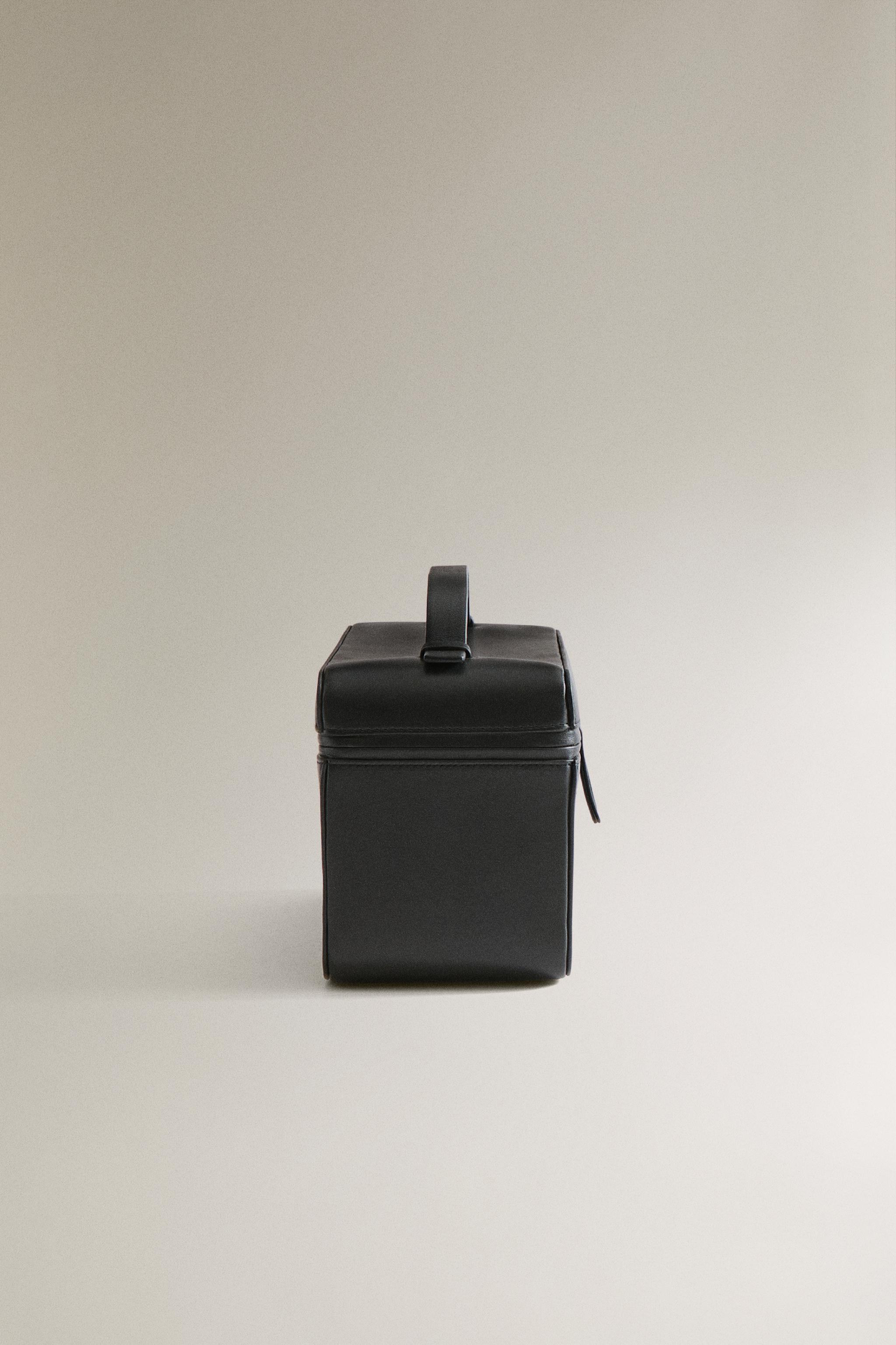 LEATHER BRIEFCASE TOILETRY BAG