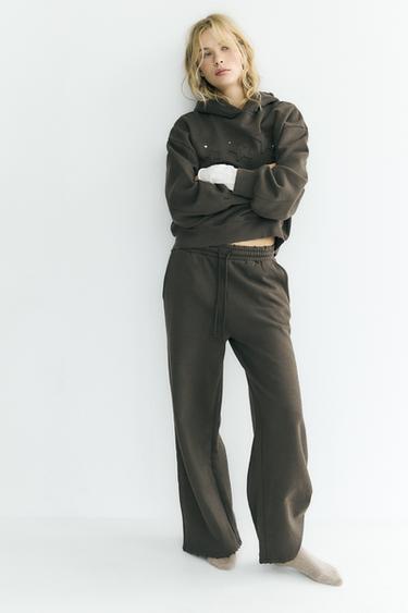 PANTALÓN LAVADO ESTRELLAS TACHAS - Marrón oscuro de Zara