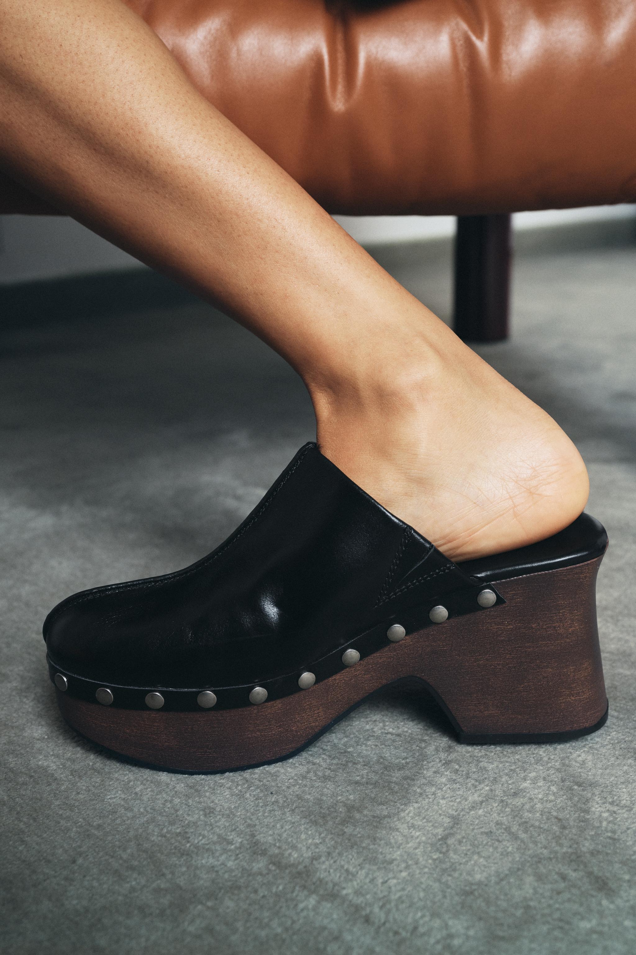 【ZARA】LEATHER STUDDED CLOGS 1213/510/800 STUDDED LEATHER CLOGS - Black | ZARA United States