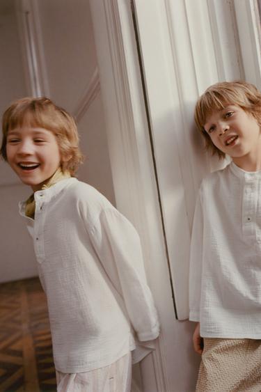 РУБАШКА ИЗ РЕЛЬЕФНОЙ ТКАНИ С ВОРОТНИКОМ-СТОЙКОЙ — ЖЕЛТОВАТО-БЕЛЫЙ от Zara