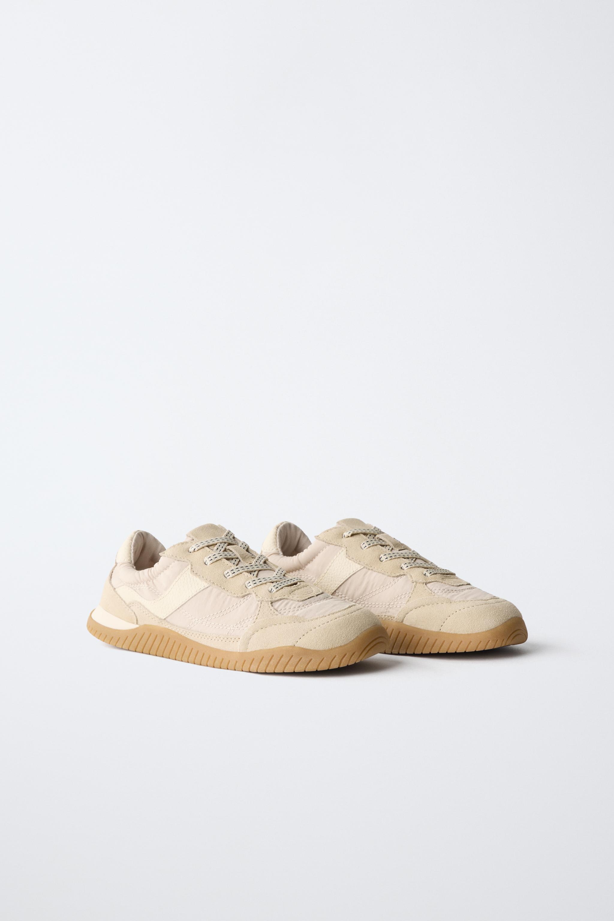 CONTRAST BAREFOOT SNEAKERS
