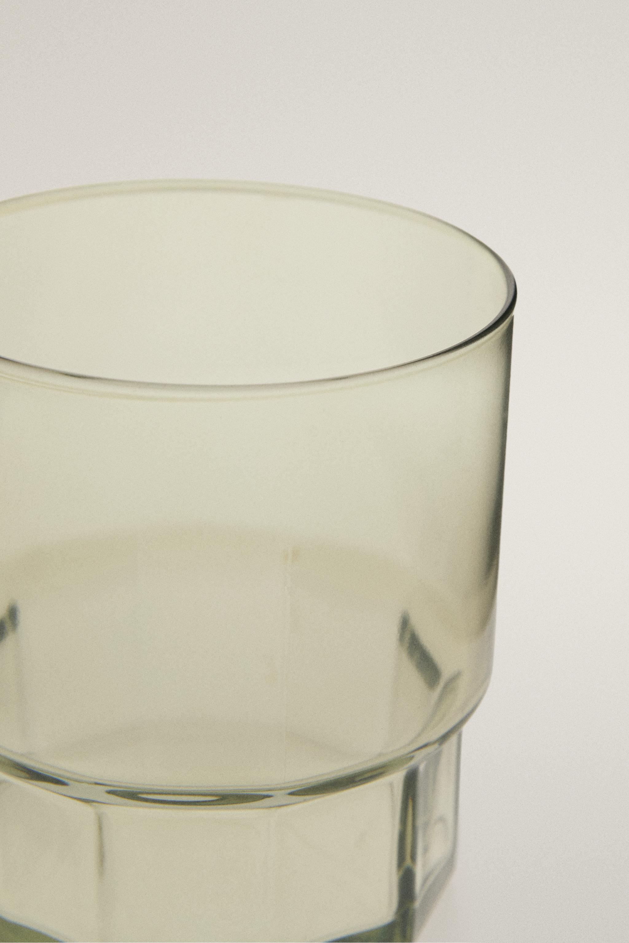 VERRE EN VERRE À BASE FACETTÉE
