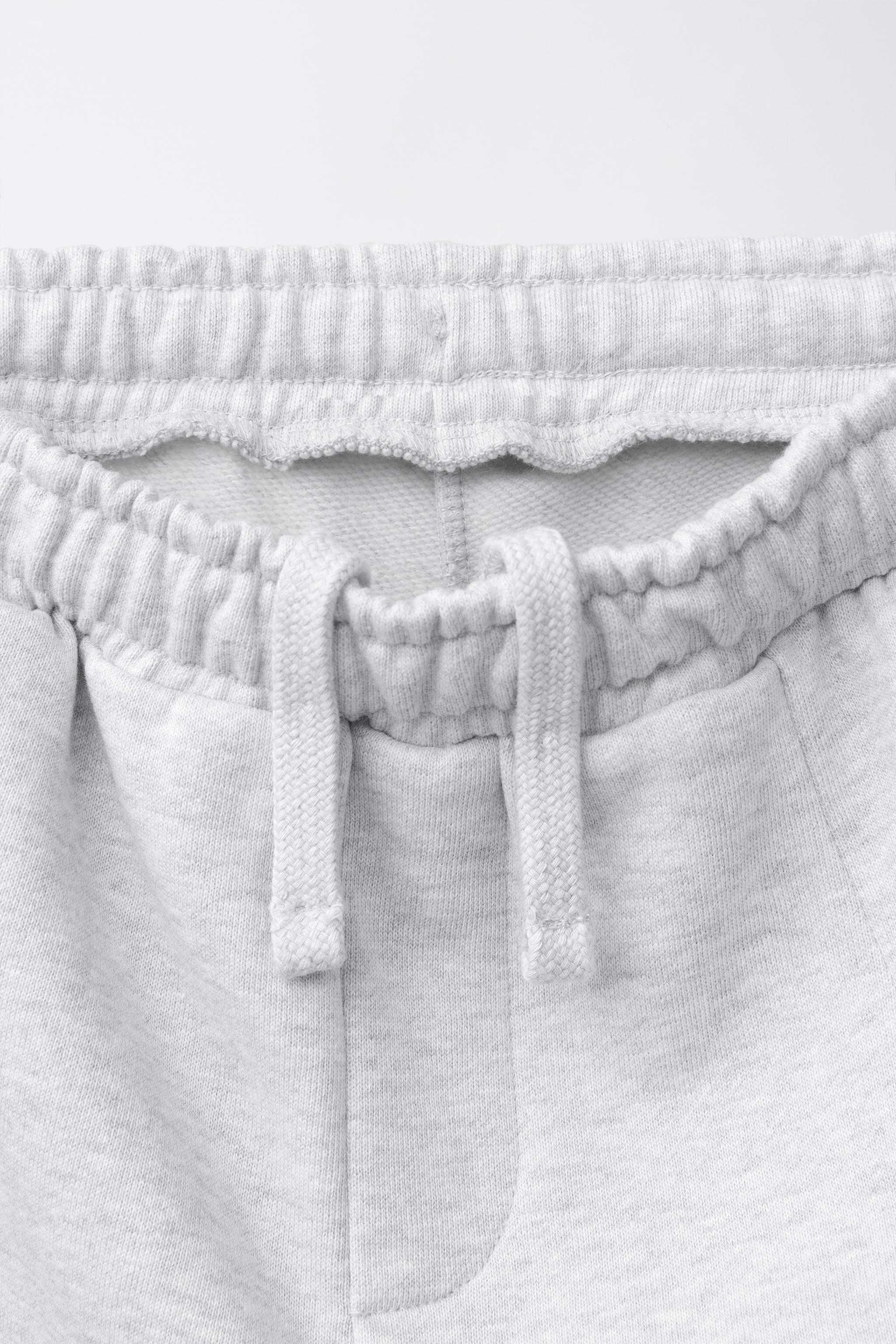 PANTALON EN MOLLETON BARREL BRODÉ FRUIT OF THE LOOM™