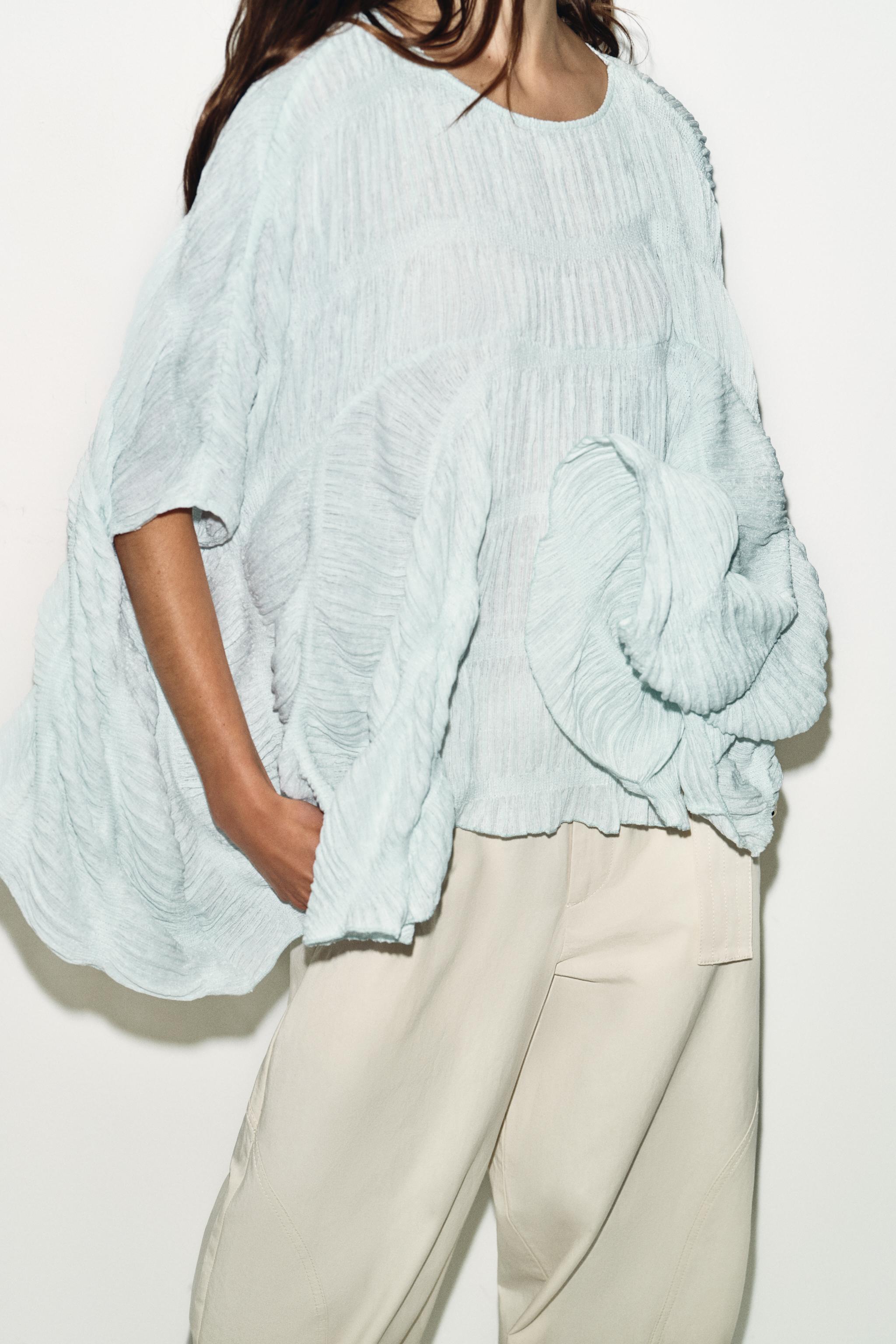 TEXTURED CAPE TOP
