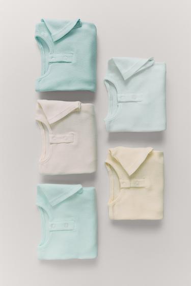 LOT DE CINQ BODYS COL TUNISIEN MANCHES COURTES - Multicolore de Zara