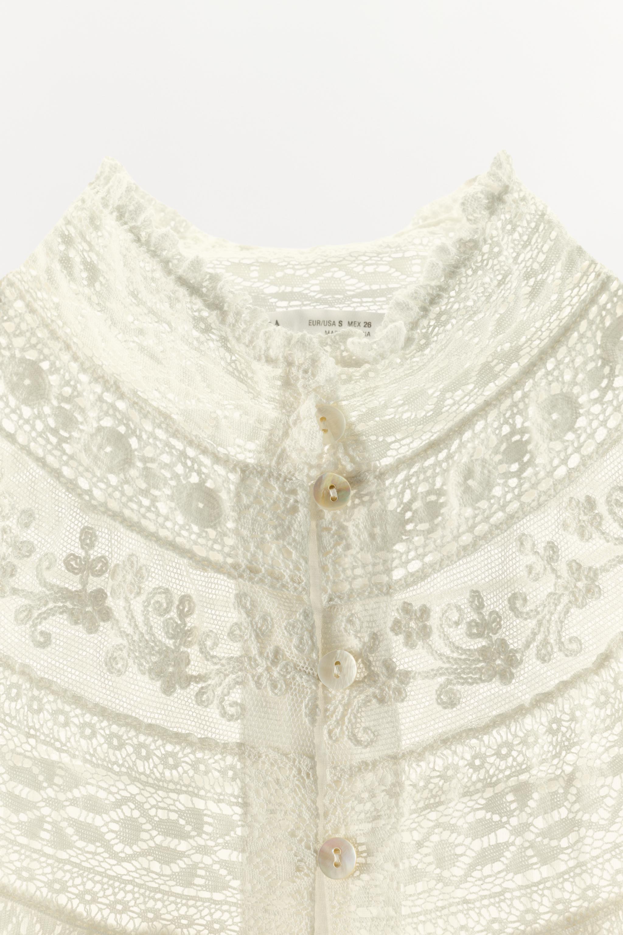 EMBROIDERED LACE PLEATED BLOUSE