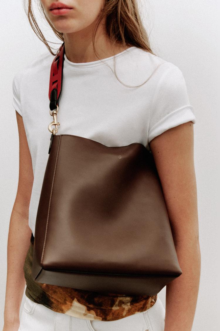 BOLSO BALDE CON DETALLE DE ASA 2
