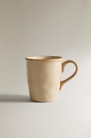 Zaras MUGG I STENGODS MED OREGELBUNDEN KANT - Krämfärg - Bild 0