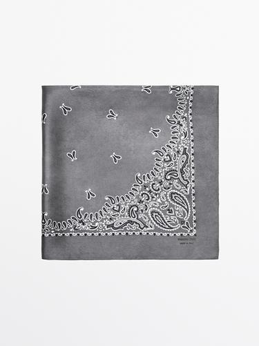 Foulard à imprimé cachemire - Gris de Zara