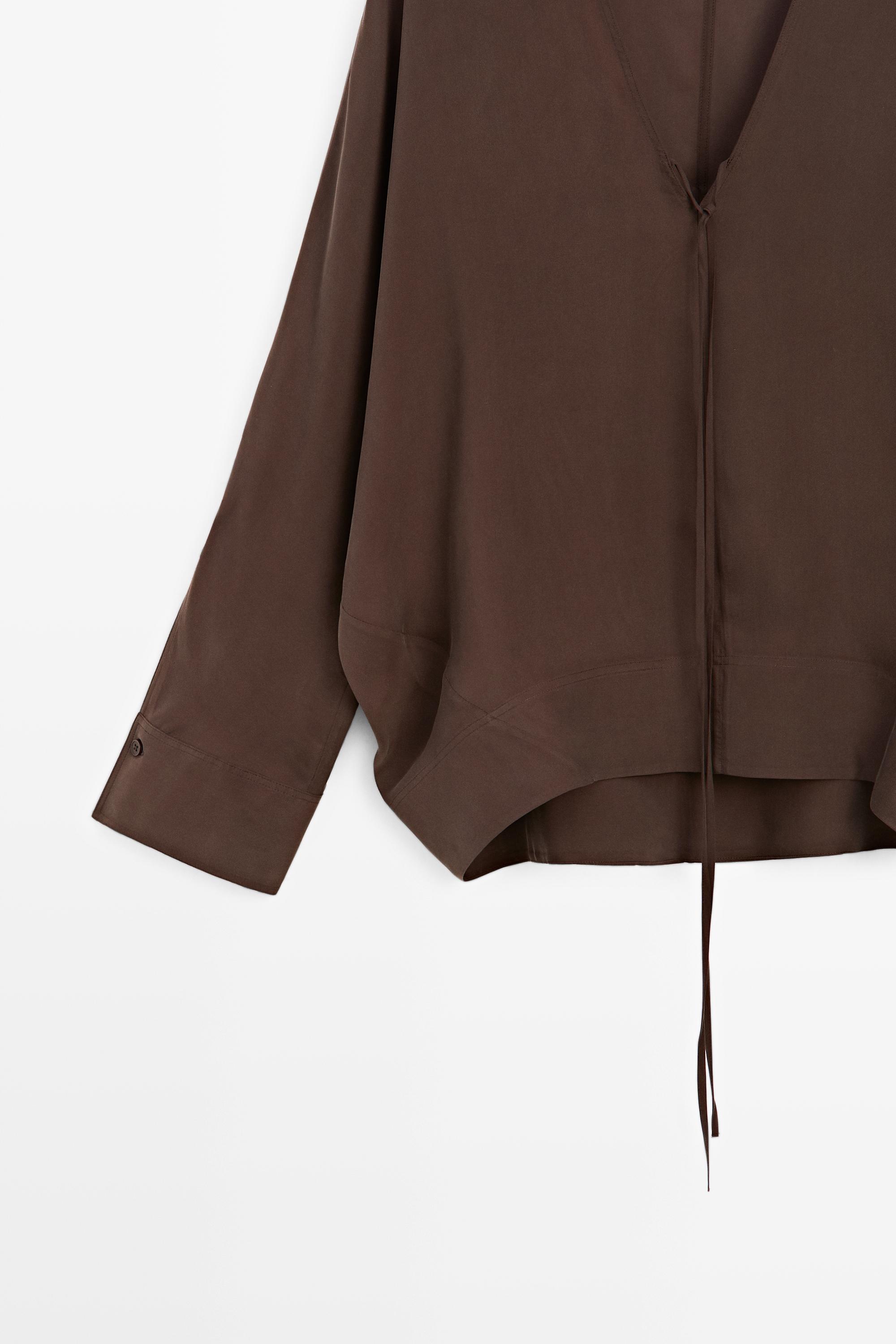 Blouse fluide col en V à nouer