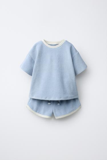 Zaras SET MED T-SHIRT OCH BERMUDASHORTS I HANDDUKSEFFEKT - Neonblå
