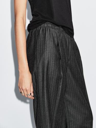 Pantalón pinza raya diplomática - Gris de Zara