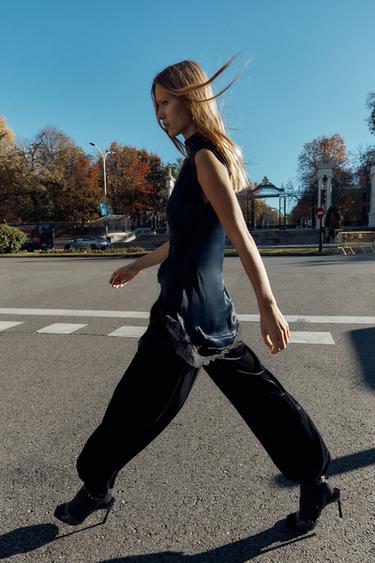 ROBE COURTE SATINÉE AVEC DENTELLE - Bleu marine de Zara - Image 2