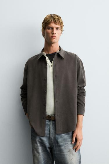 قميص منسدل فضفاض relaxed fit - mink brown الخاص بـ Zara